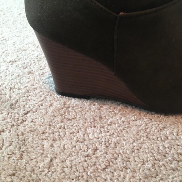 Women’s Brown Suede Rampage Swift 1 Wedge Boot, Size 8 1/2 - Picture 7 of 10